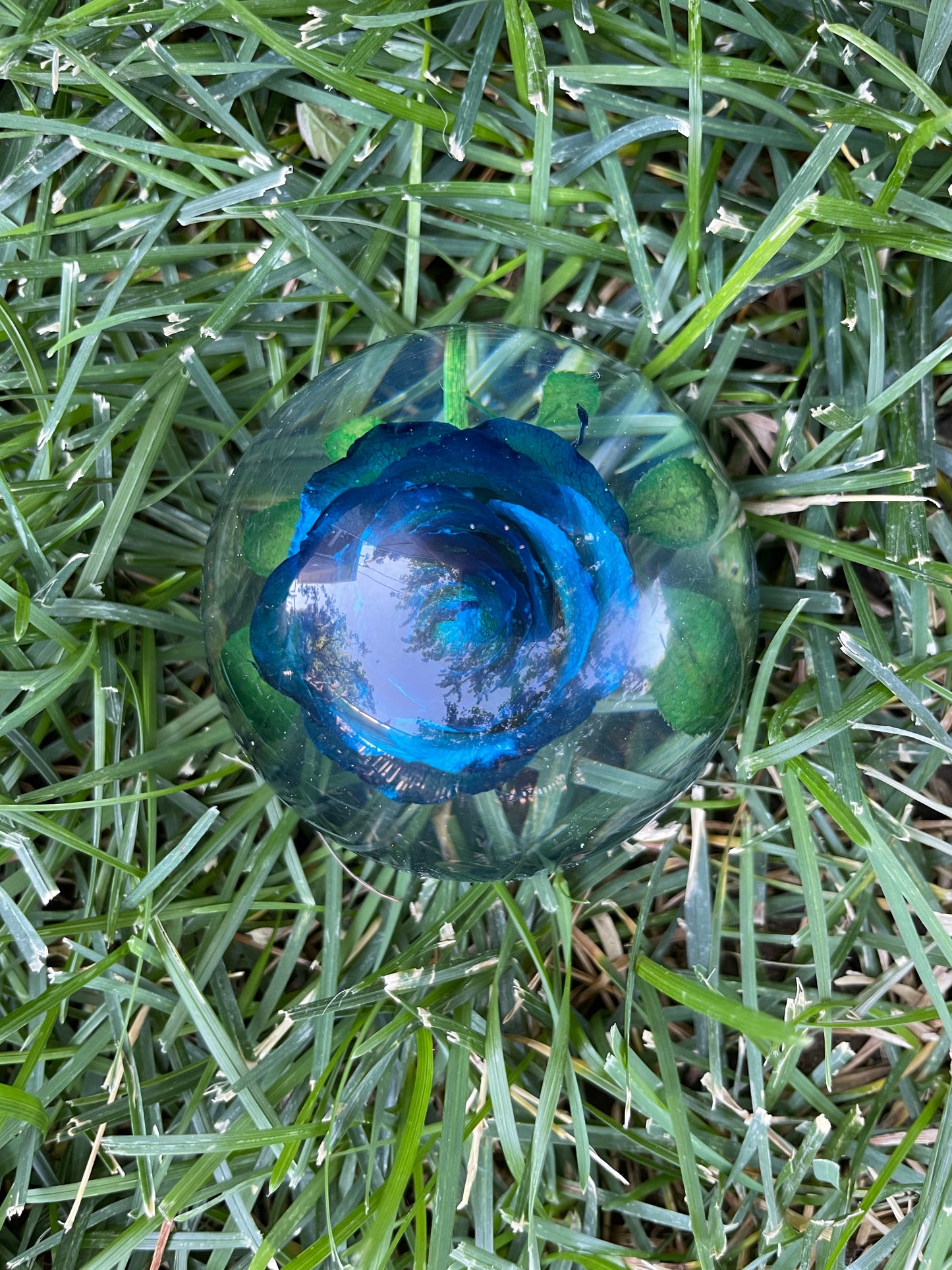 2.1" Forever Red or Blue Rose Encased in Resin Globe Desk Decoration